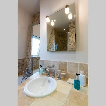 27 Avenue De La Bourdonnais 75007 Chablis Apartment Paris
