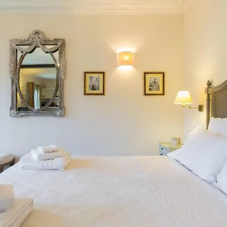Apartment 27 Avenue De La Bourdonnais 75007 Chablis *