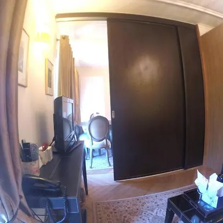 Apartment 27 Avenue De La Bourdonnais 75007 Chablis *