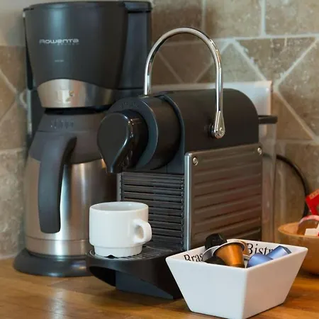 Chablis 27 Avenue De La Bourdonnais 75007 *