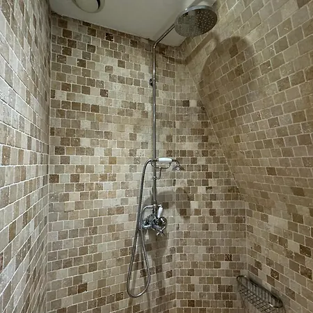 Apartment 27 Avenue De La Bourdonnais 75007 Chablis *