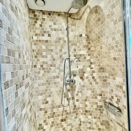 27 Avenue De La Bourdonnais 75007 Chablis Apartment *