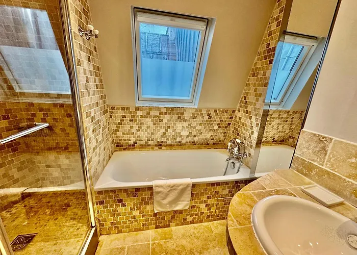 27 Avenue De La Bourdonnais 75007 Chablis *